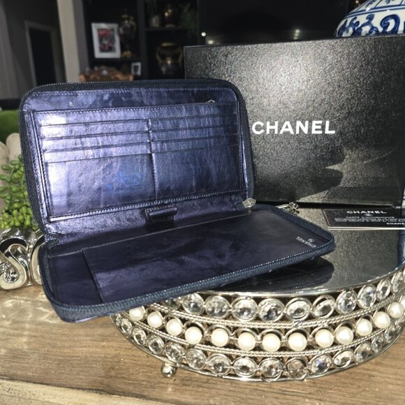 EUC Authentic ULTRA RARE Chanel Cambon Iridescent Blue Organizer Wallet - Picture 4 of 16